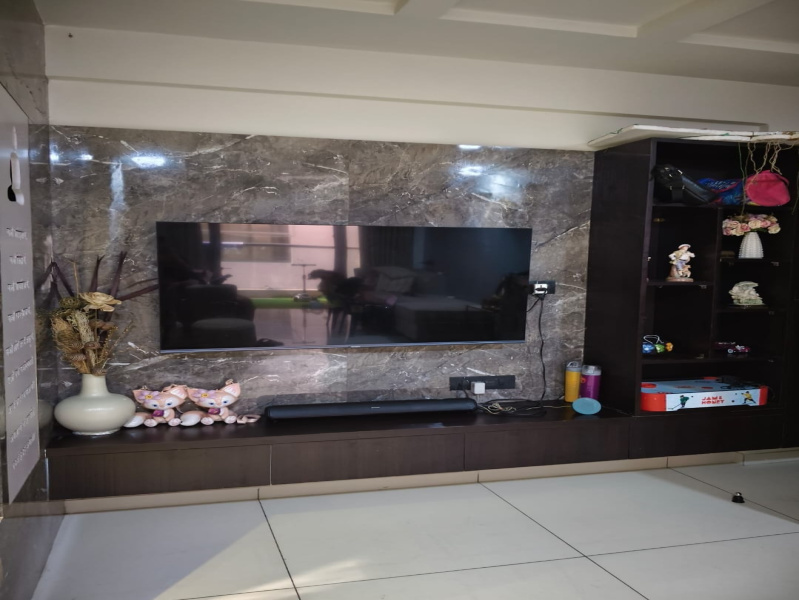3 BHK 2500 Sq.ft. Apartment for Rent in Shyamal Cross Road, Ahmedabad