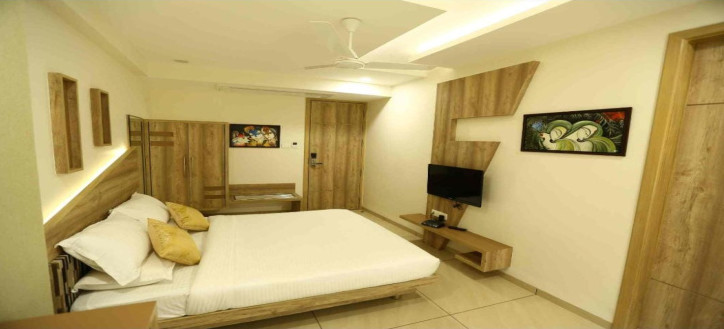  16000 Sq.ft. Hotels for Sale in Vijay Nagar, Indore