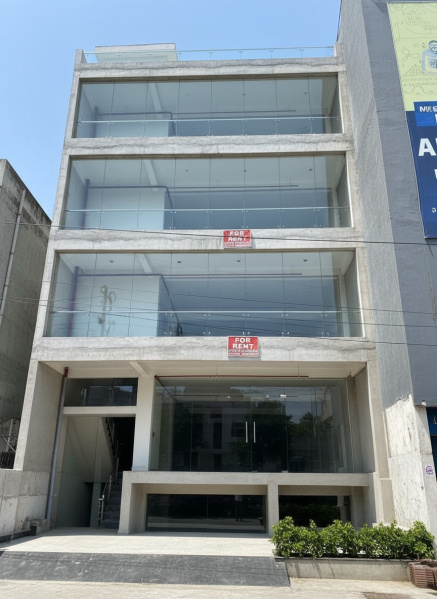  12000 Sq.ft. Showroom for Rent in Sector 122 Noida