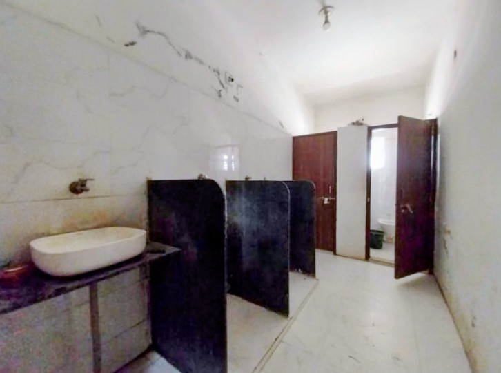  7600 Sq.ft. Factory for Sale in Por, Vadodara