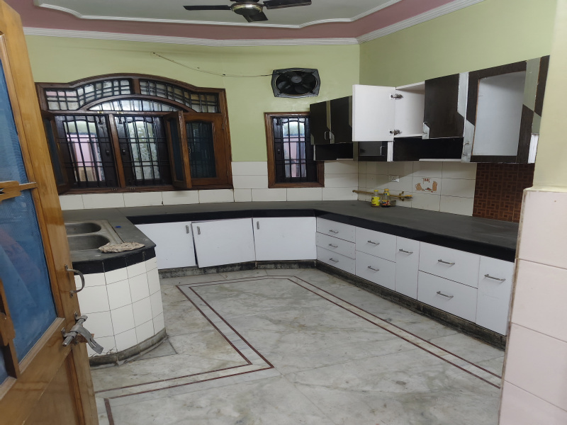 3 BHK 2500 Sq.ft. Builder Floor for Rent in Sector 31 Faridabad