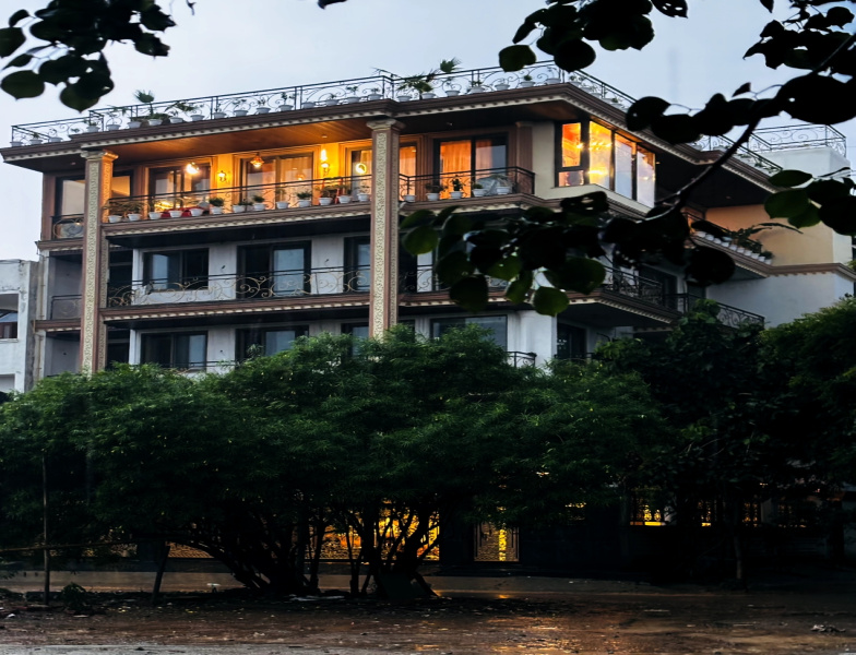 5 BHK 3901 Sq.ft. Apartment for Sale in Nangal Dewat, Vasant Kunj, Delhi