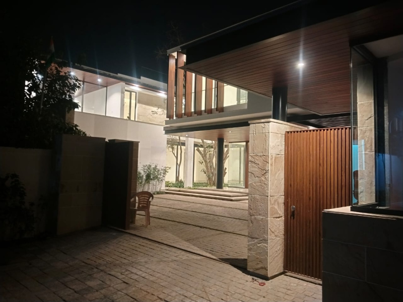 6 BHK 11500 Sq.ft. Farm House for Sale in Chattarpur Extension, Delhi