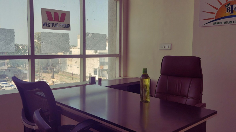  Office Space 729 Sq.ft. for Sale in Airport Road, Zirakpur