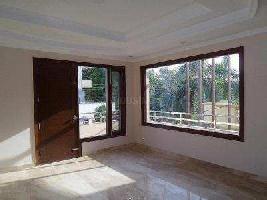 4 BHK House for Sale in M G Road, Delhi