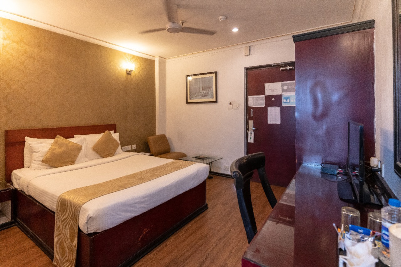  75000 Sq.ft. Hotels for Sale in New Market Area, Kolkata