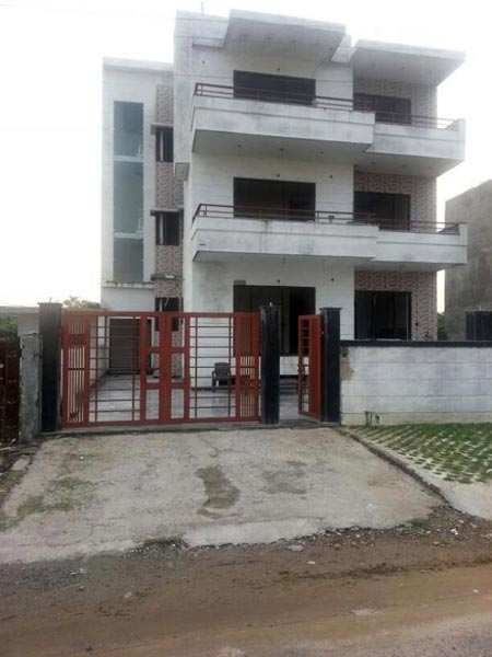  43 Sq. Yards Residential Plot for Sale in Yamuna Expressway, Greater Noida