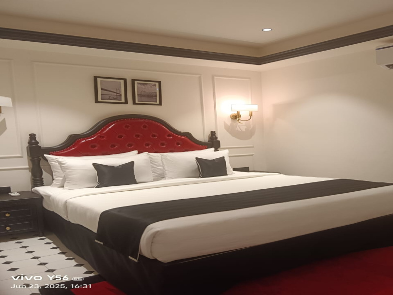  40000 Sq.ft. Hotels for Sale in Raiganj, Uttar Dinajpur