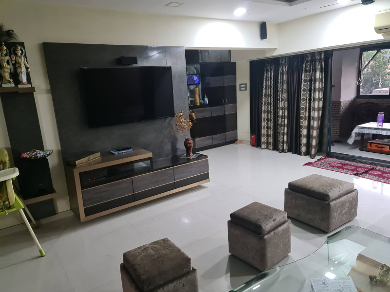 2.5 BHK Apartment 2000 Sq.ft. for Sale in Chembur, Mumbai