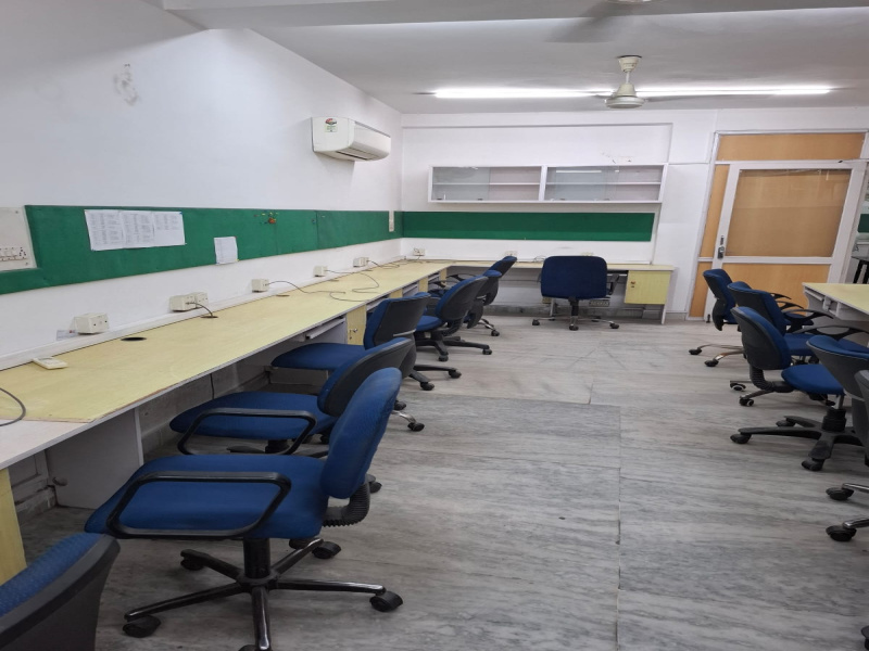  Office Space 4000 Sq.ft. for Rent in Janakpuri, Delhi