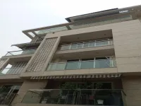 4 BHK 350 Sq. Yards Builder Floor for Sale in Ramjas Road, Karol Bagh, Delhi