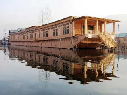  1000 Sq.ft. Hotels for Sale in Rajbagh, Srinagar