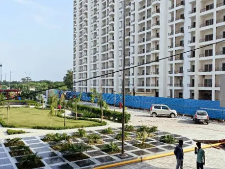 2 BHK 1050 Sq.ft. Apartment for Sale in Shaheed Path, Lucknow